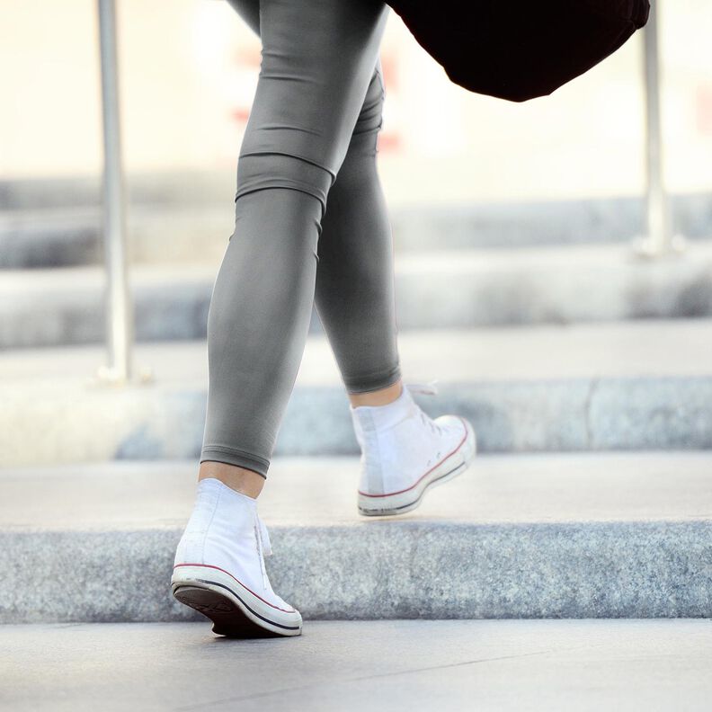 Pele sintética com reverso em veludo  – cinzento,  image number 7